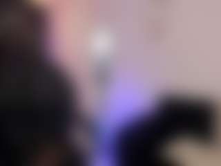 Live cam show with MollySunders - Bikini on TeamSkeetLive