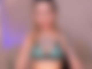 Live cam show with MollySunders - Blonde Hair on CamClone