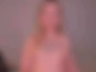 Live cam show with MollySunders - Blonde Hair on Camsoda