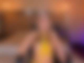 Live cam show with MollySunders - Teen (18+) on Camsoda