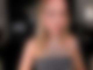 Live cam show with MollySunders - Petite on Gym Cam Girls