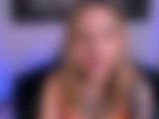 Live cam show with MollySunders - Blonde Hair on CamwithHer