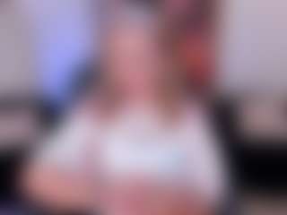 Live cam show with MollySunders - Brown Eyes Blonde Hair on SpunkLive