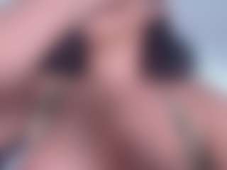 Live cam show with Squirtdoll - Black Squirt on xfollow cams