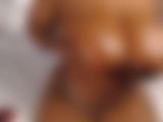 Live cam show with aurora - Ebony Big Tits on Camsoda