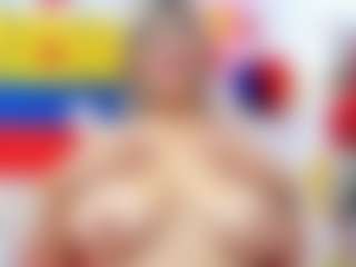 Live cam show with Celeste Lincon - Blonde Hair on livesuperchat.net