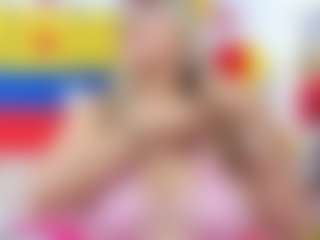Live cam show with Celeste Lincon - Blonde Hair MILF on sexylivex.com