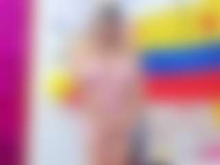 Live cam show with Celeste Lincon - Moaning on SquirtSoMuch