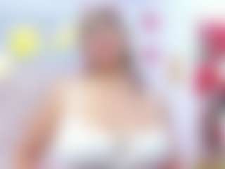 Live cam show with Celeste Lincon - Normal on CamClone