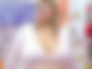 Celeste Lincon MILF webcam performer live streaming