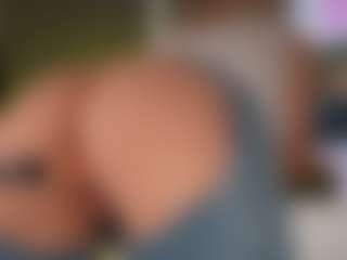 Live cam show with PerfecttWet - Small Ass on TeamSkeetLive