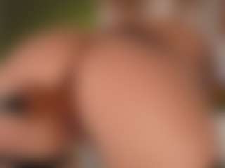 Live cam show with PerfecttWet - Squirt on Dolls Live