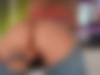 Live cam show with PerfecttWet - Green Eyes on SquirtSoMuch