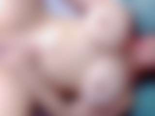 Live cam show with annejulienne - Bedroom on parknlotfishbdy