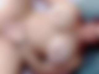 Live cam show with annejulienne - Gamer Mature on PervPlay.com