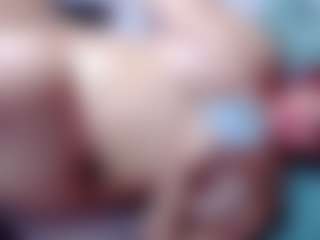 Live cam show with annejulienne - Bedroom Mature on Camsoda