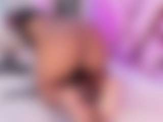 Live cam show with Anny Run - Fingering on CamClone