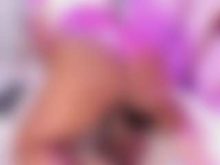 Live cam show with Anny Run - Cute on livesuperchat.net