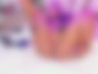 Live cam show with Anny Run - Ebony Squirt on Stripli.com