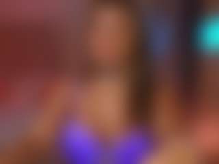 Live cam show with Catalina Evans - Petite on Uber Horny