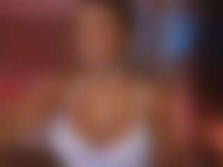 Live cam show with Catalina Evans - Shaved Pussy Teen (18+) on 1on1-livenow