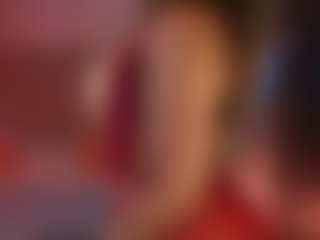 Live cam show with Catalina Evans - Shaved Pussy on Camsoda