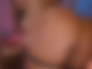 Live cam show with Catalina Evans - Roll on Camsoda