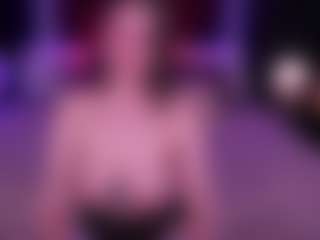 Live cam show with CrystalBarbie - Bedroom on Camsoda