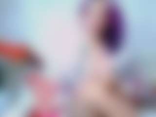 Live cam show with DarinaLovelyy - Housewife on Milfs Live