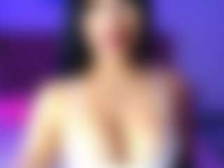 Live cam show with lauraG - Flashing on TeamSkeetLive