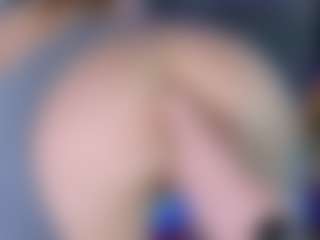 Live cam show with LoLaHotWet - Double Penetration on Gym Cam Girls
