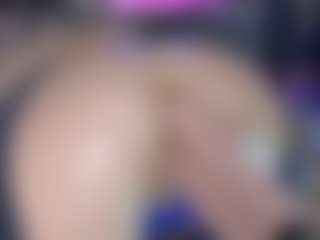 LoLaHotWet's Live Sex Cam Show