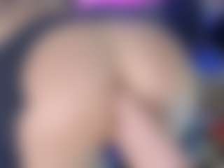 LoLaHotWet's Live Sex Cam Show