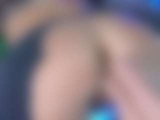 LoLaHotWet's Live Sex Cam Show