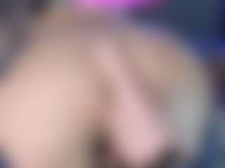 Live cam show with LoLaHotWet - Big Tits on TeamSkeetLive