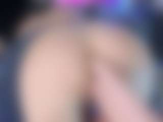 Live cam show with LoLaHotWet - Double Penetration on Latina Girls