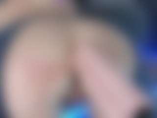 LoLaHotWet's Live Sex Cam Show