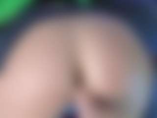 LoLaHotWet's Live Sex Cam Show