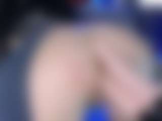 LoLaHotWet's Live Sex Cam Show