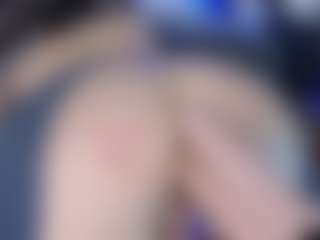 LoLaHotWet's Live Sex Cam Show