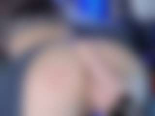 LoLaHotWet's Live Sex Cam Show