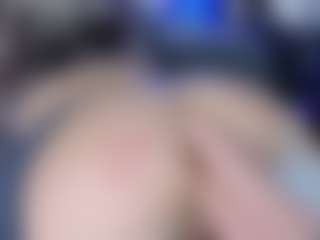 LoLaHotWet's Live Sex Cam Show