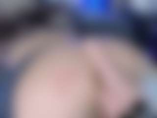 LoLaHotWet's Live Sex Cam Show
