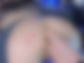 LoLaHotWet's Live Sex Cam Show
