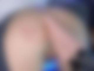 LoLaHotWet's Live Sex Cam Show