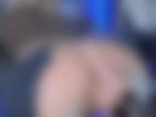 Live cam show with LoLaHotWet - Fingers on MyBangCams