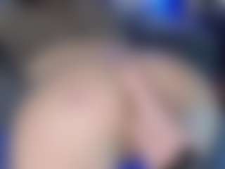 LoLaHotWet's Live Sex Cam Show