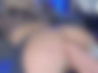 LoLaHotWet's Live Sex Cam Show