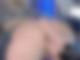 LoLaHotWet's Live Sex Cam Show
