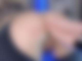 LoLaHotWet's Live Sex Cam Show